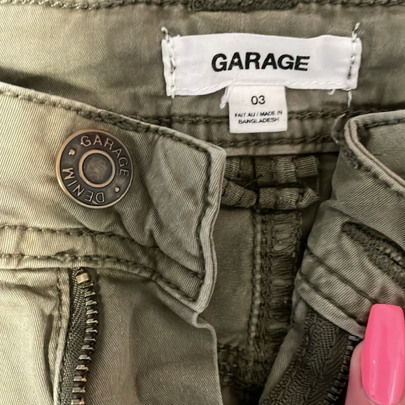 Garage Cargos - Picture 2 of 3